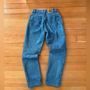 Beautiful mid blue vintage Levi’s 631 orange tab high rise mom fit tapered leg